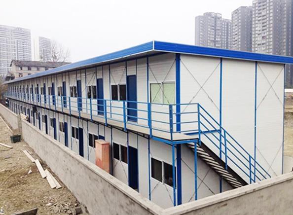用彩鋼板搭建活動(dòng)板房有什么優(yōu)勢(shì)？